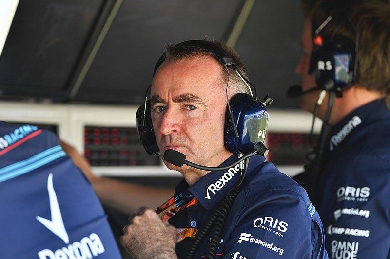 Paddy Lowe, accionista de Williams y director técnico en el pórtico de muro de Williams