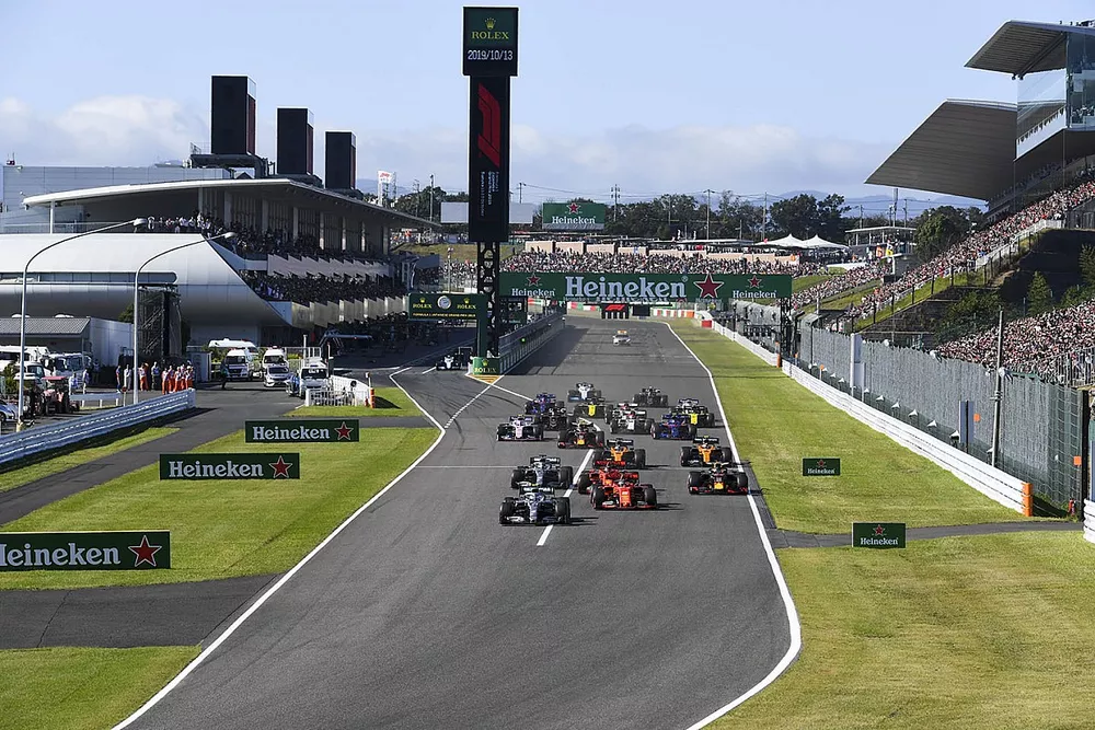 Valtteri Bottas, Mercedes AMG W10 leads Sebastian Vettel, Ferrari SF90Charles Leclerc, Ferrari SF90, Lewis Hamilton, Mercedes AMG F1 W10 and Max Verstappen, Red Bull Racing RB15 at the start of the race
