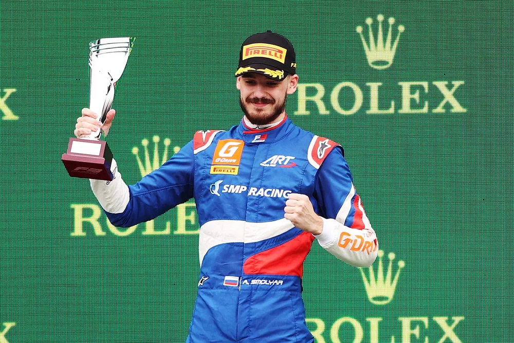 Derde plaats Alexander Smolyar, ART Grand Prix op het podium