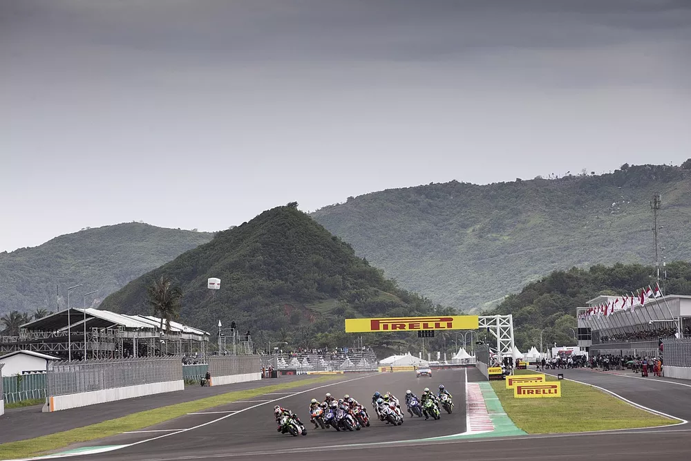Jonathan Rea, Kawasaki Racing Team WorldSBK in testa alla partenza della gara