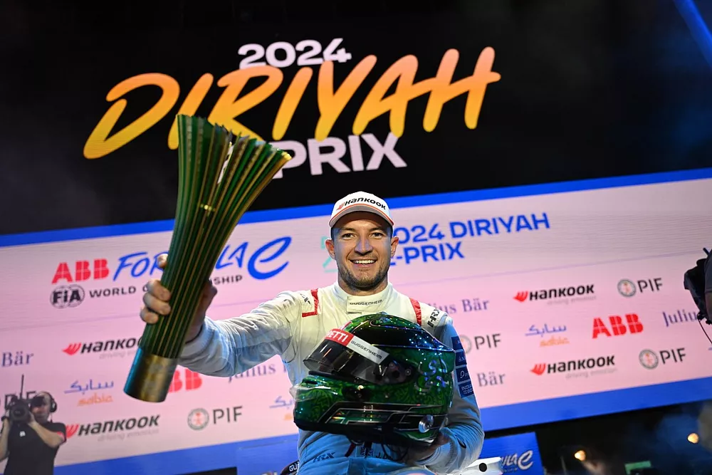 Jake Dennis, Andretti Global, 1st position, celebrates with his trophy