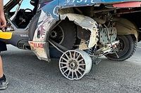 Al Attiyah llega a la meta de la 3 en solo tres ruedas