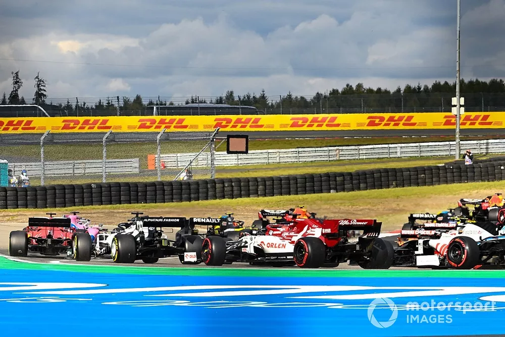 Daniil Kvyat, AlphaTauri AT01, Kimi Raikkonen, Alfa Romeo Racing C39, et Kevin Magnussen, Haas VF-20, au d&eacute;part