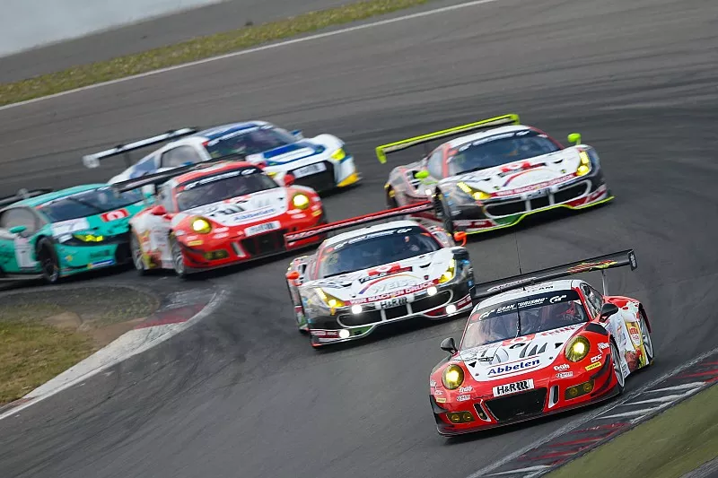 #31 Frikadelli Racing Team Porsche 911 GT3 R: Norbert Siedler, Lance David Arnold