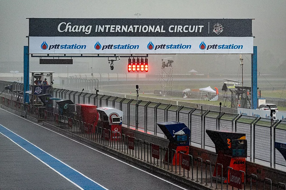 Lluvia en el circuito de Buriram
