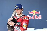 Bagnaia no piensa en el título pero está "feliz" de ser el líder