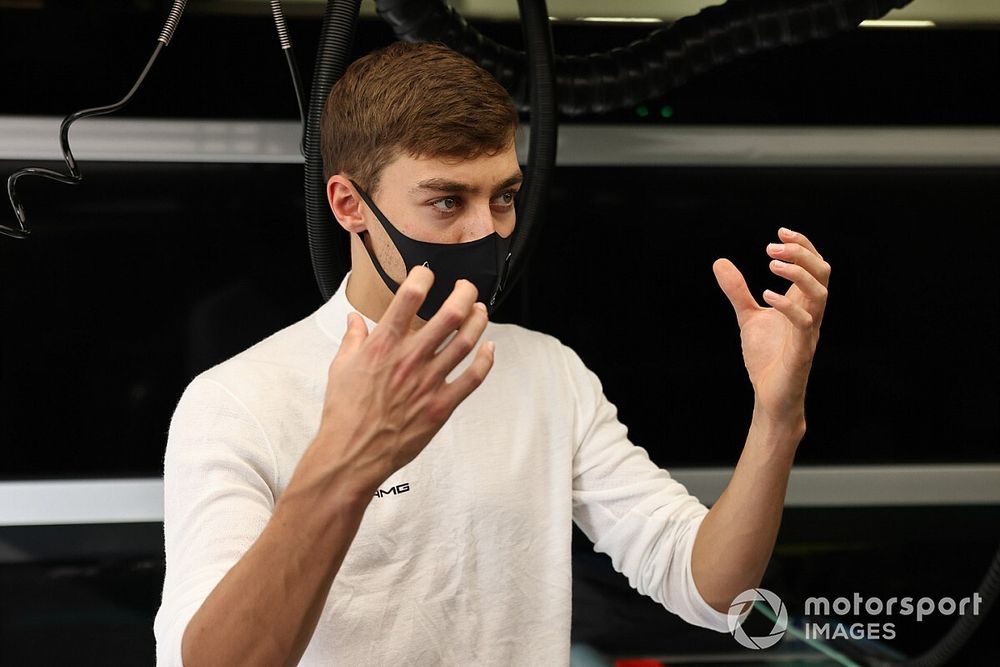 George Russell, Mercedes-AMG F1 en el garaje