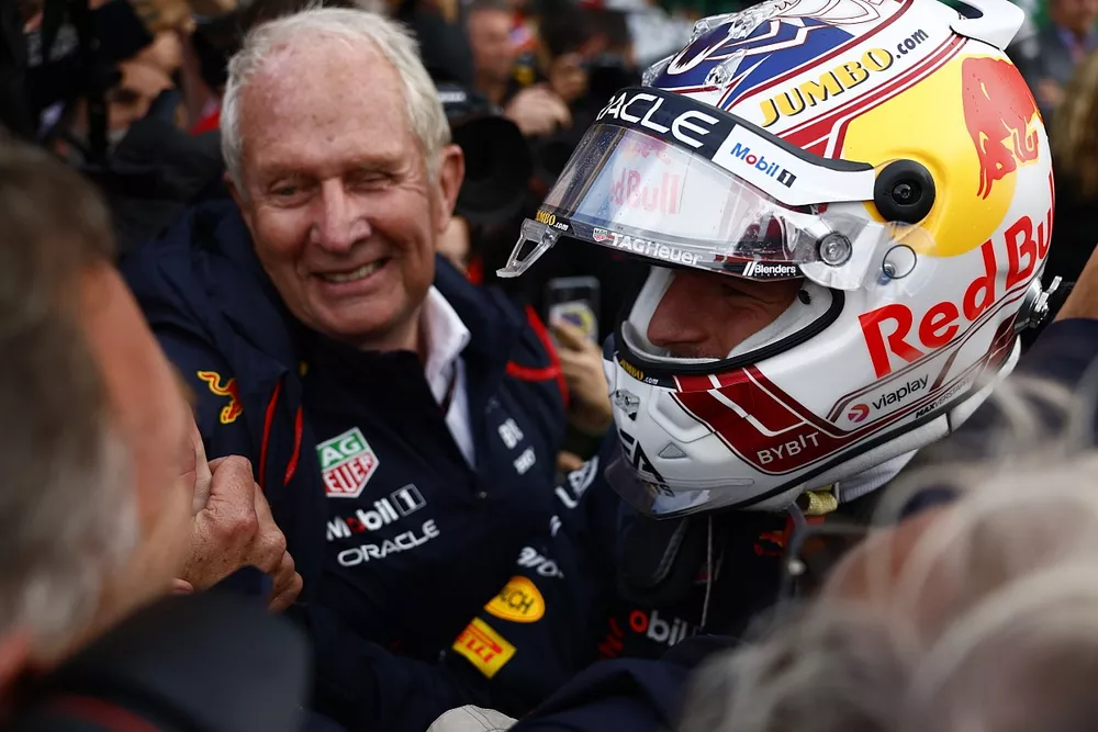 Max Verstappen, Red Bull Racing, 1e positie, viert feest met zijn team in Parc Ferme