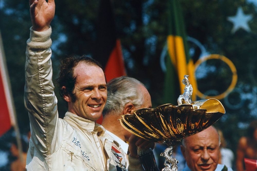 Race Winner Peter Gethin, McLaren M14A Ford