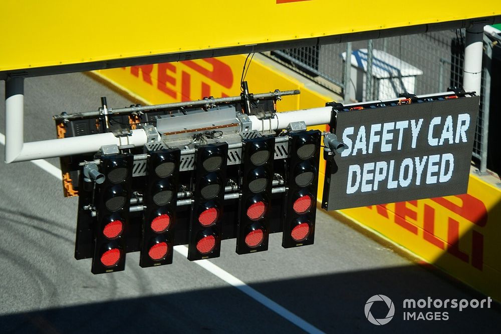 Las luces de salida en la meta