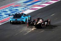 Kuriozalny wypadek Cadillaca. Trzy Ferrari na prowadzeniu