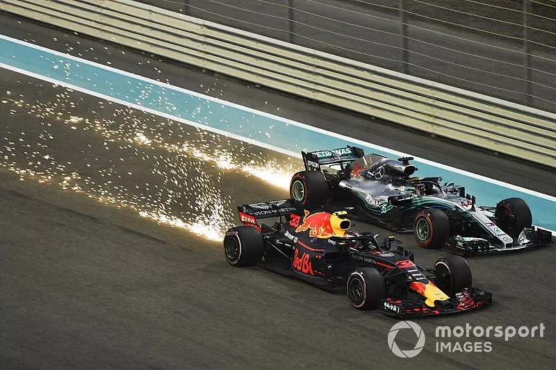 Max Verstappen, Red Bull Racing RB14 y Lewis Hamilton, Mercedes-AMG F1 W09