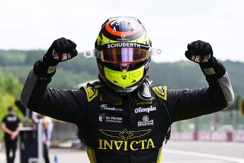 Race winner Leonardo Fornaroli, Invicta Racing
