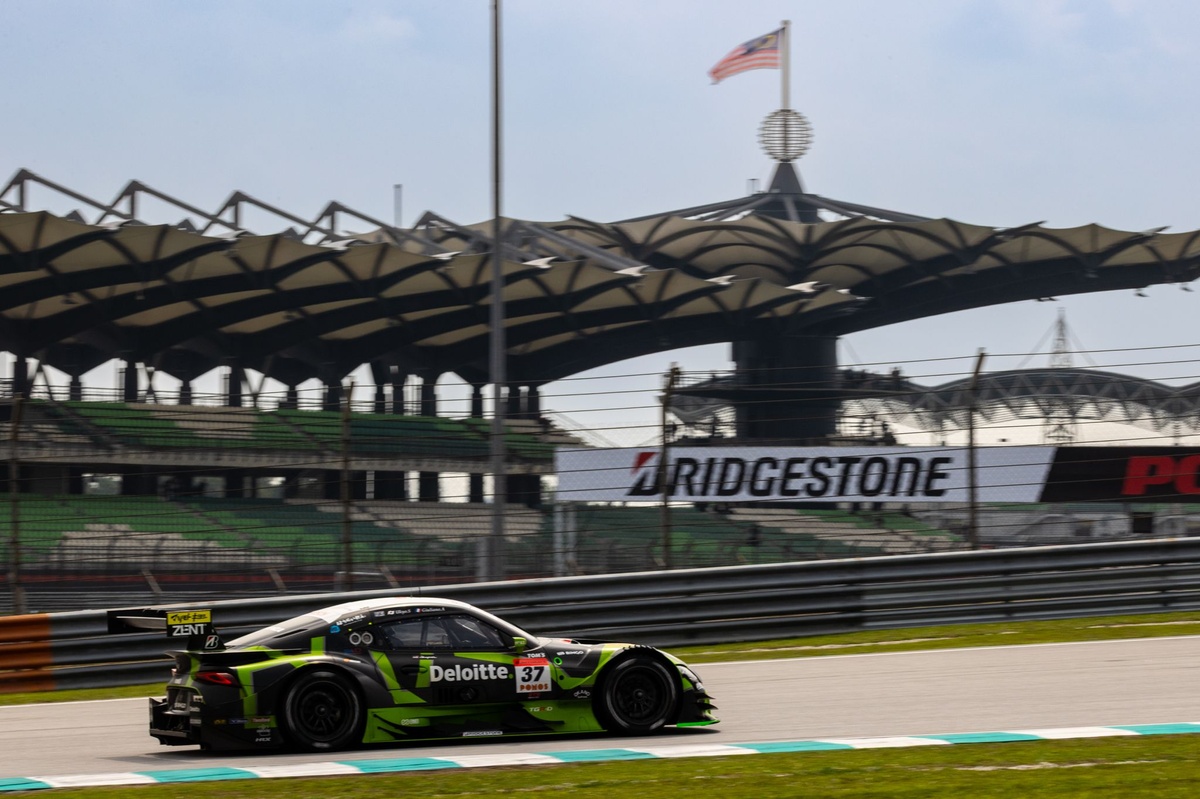Deloitte TOM'S今季初勝利！ GT300はUPGARAGEがポール・トゥ