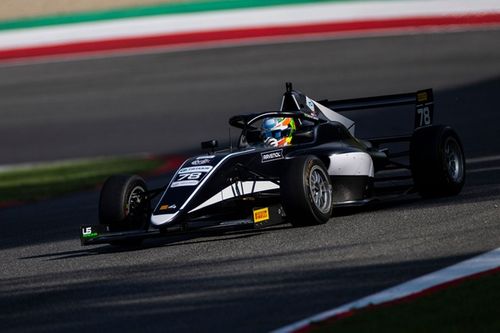 Vice-líder da F4 Italiana, Gabriel Gomez corre em Barcelona para manter série de pódios