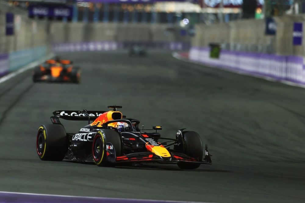 Oscar Piastri, McLaren, Max Verstappen, Red Bull Racing