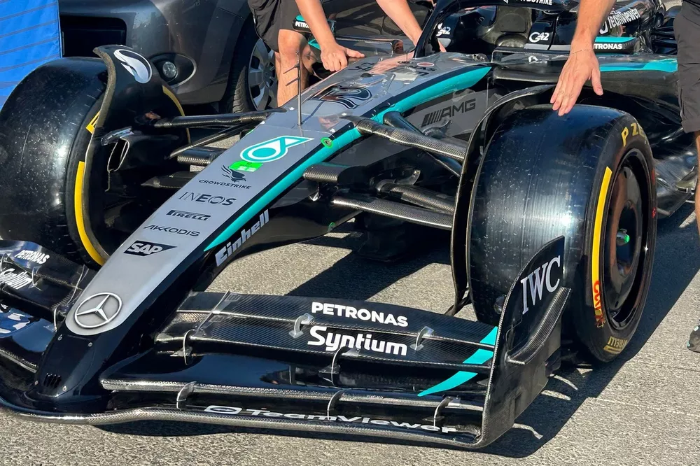 Dettaglio ala anteriore Mercedes