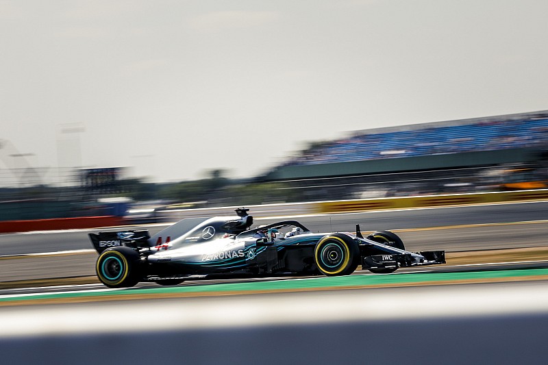 Hamilton arrancó el sábado con lo mejor en Silverstone