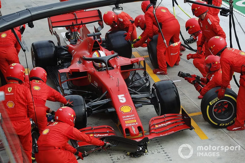 Sebastian Vettel, Ferrari SF1000, pit stop