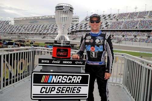 Harvick 'retruca' Larson ap&oacute;s cr&iacute;tica a filme com s&aacute;tira &agrave; NASCAR