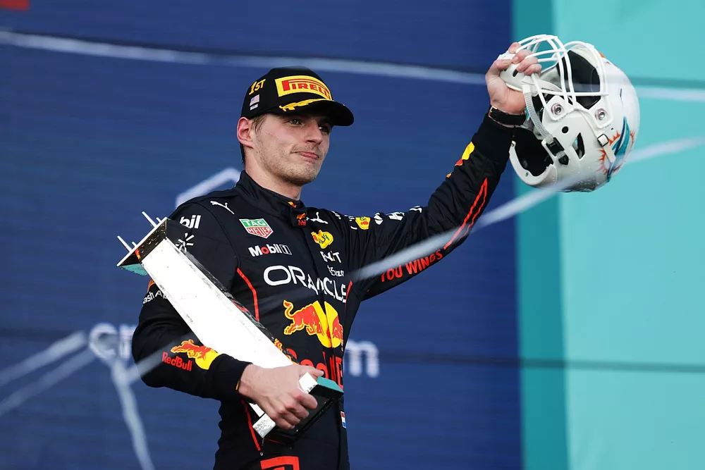 Podio de Miami: el ganador Max Verstappen, Red Bull Racing