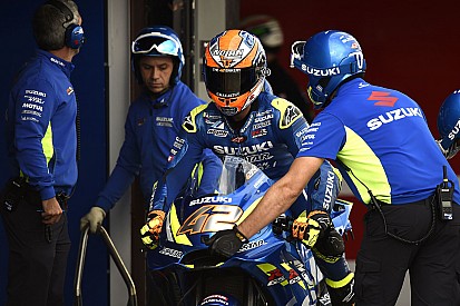 Terpelanting dari motor, Rins sempat linglung