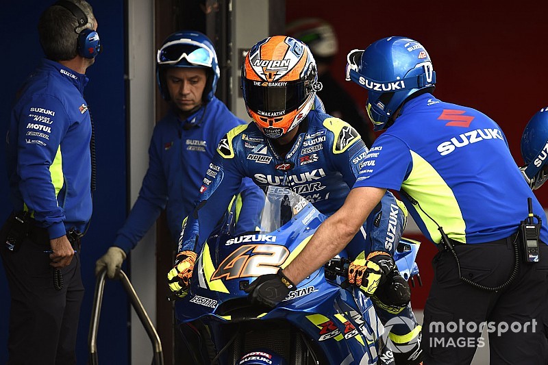 Terpelanting dari motor, Rins sempat linglung