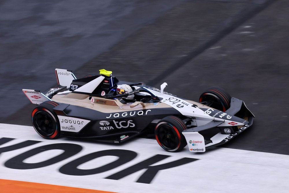 Nick Cassidy, Jaguar TCS Racing