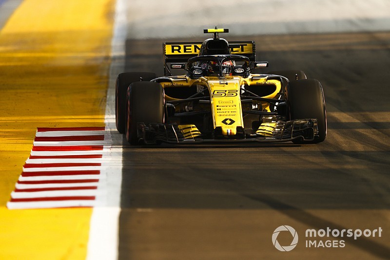 Sainz fears Renault will be strategic anomaly in Singapore