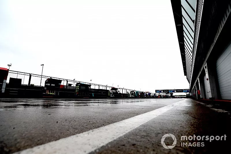 Wet track
