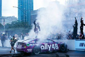 NASCAR Cup Chicago: Alex Bowman se impone en una alocada carrera contrarreloj