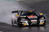 Dominacja van der Linde na mokrym Nurburgringu