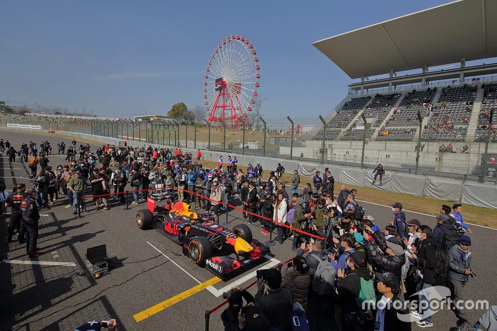 ダニエル・ティクトゥムが走らせたレッドブルのF1デモカー