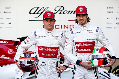Räikkönen igazi sztárként repked: irány Genf!