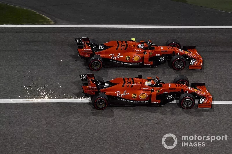 Charles Leclerc, Ferrari SF90, doublant Sebastian Vettel, Ferrari SF90 pour la premi&egrave;re place