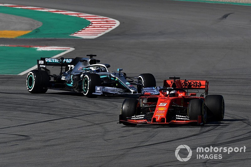 Mercedes jangan terlalu ngotot kejar Ferrari