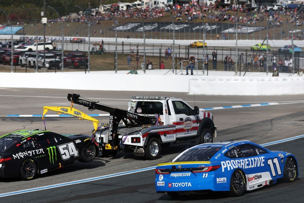 Ty Gibbs, Joe Gibbs Racing Toyota; Denny Hamlin, Joe Gibbs Racing Toyota