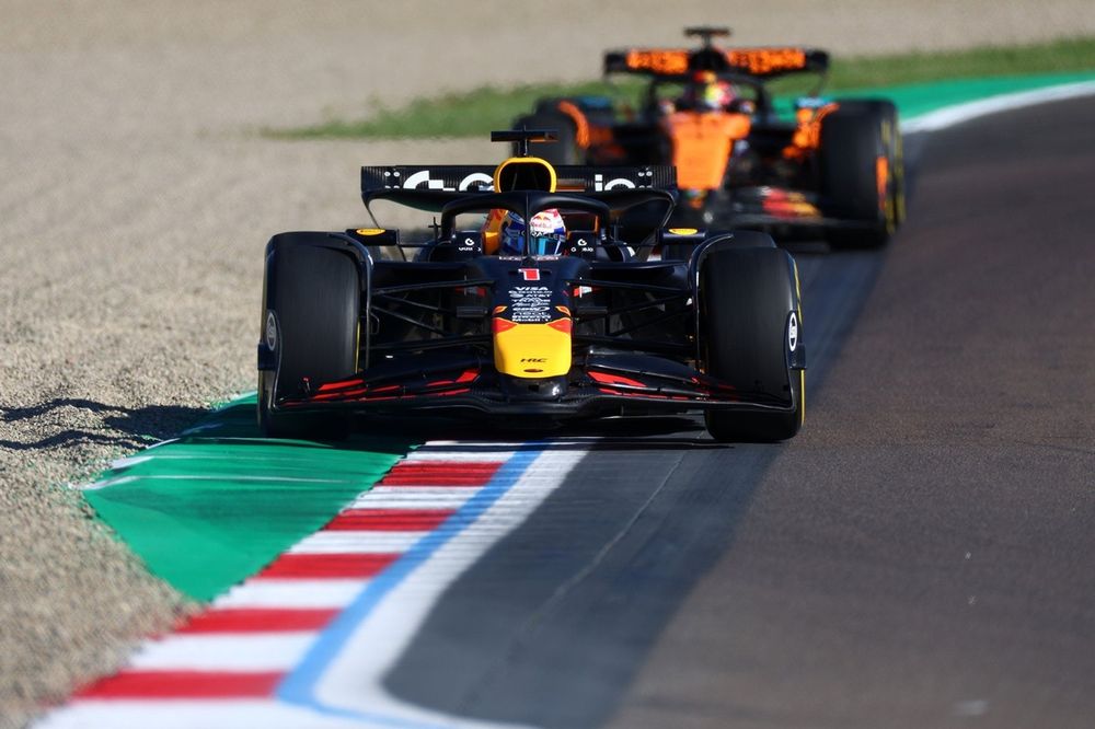 Oscar Piastri, McLaren, Max Verstappen, Red Bull Racing
