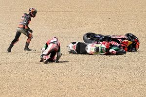 KTM、アコスタ＆ビンダーのダブル転倒でスプリントは散々。バニャイヤと戦えるポテンシャルが無駄に？