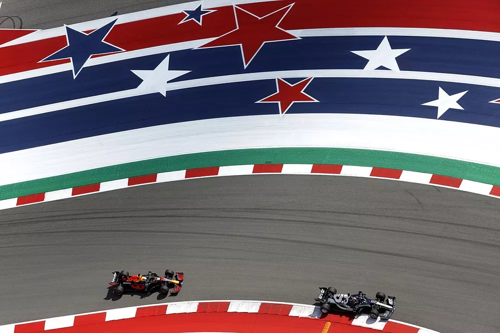 Yuki Tsunoda, AlphaTauri AT02, Max Verstappen, Red Bull Racing RB16B