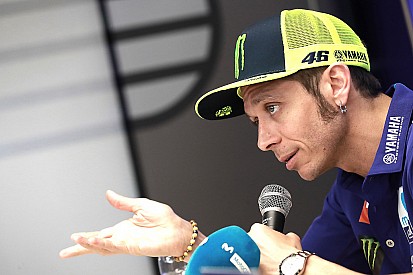 Hari pertama, Rossi keluhkan keseimbangan motor