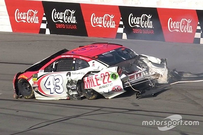 Darrell Wallace Jr., Richard Petty Motorsports, Chevrolet Camaro Mile 22, crash