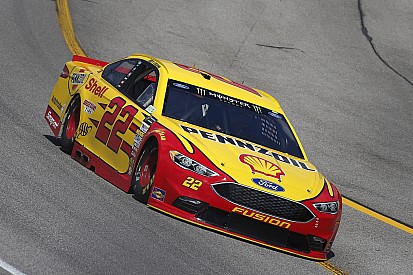 Richmond'da Logano kazandı, Penske 1-2 oldu