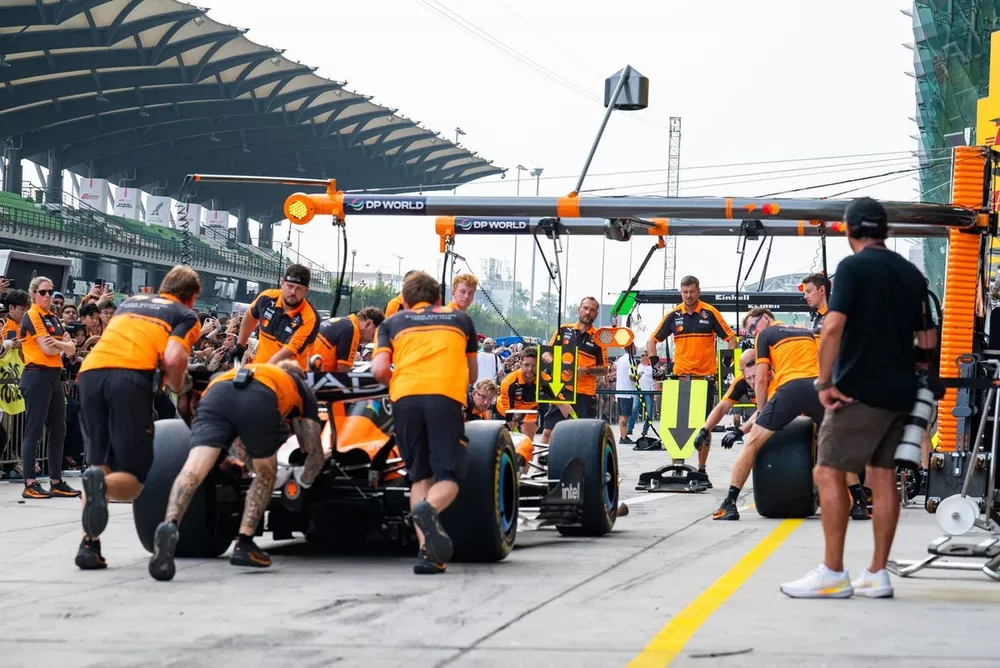 Oscar Piastri, McLaren pit stop practice