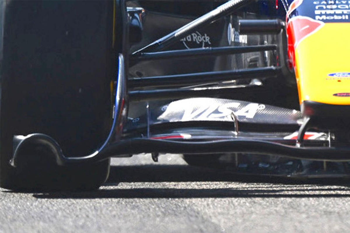 Red Bull cambia el alerón delantero del RB22 para empezar a buscar rendimiento
