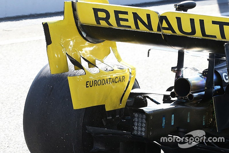 Renault: ci sono tre flap nella parte svergolata della paratia laterale dell'ala
