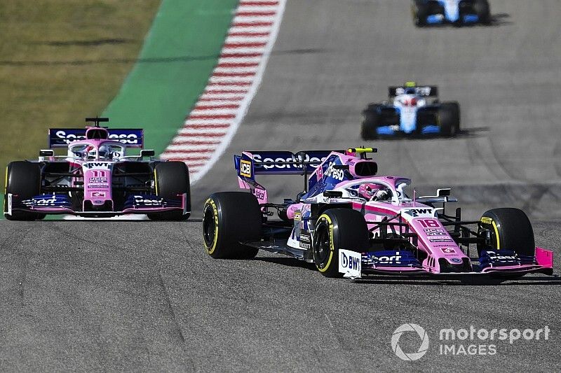 Lance Stroll, Racing Point RP19, lidera Sergio P&eacute;rez, Racing Point RP19, y Robert Kubica, Williams FW42