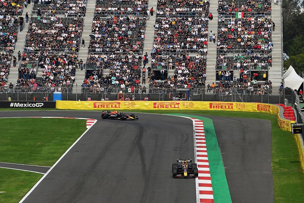 Max Verstappen, Red Bull Racing RB18, Sergio Pérez, Red Bull Racing RB18