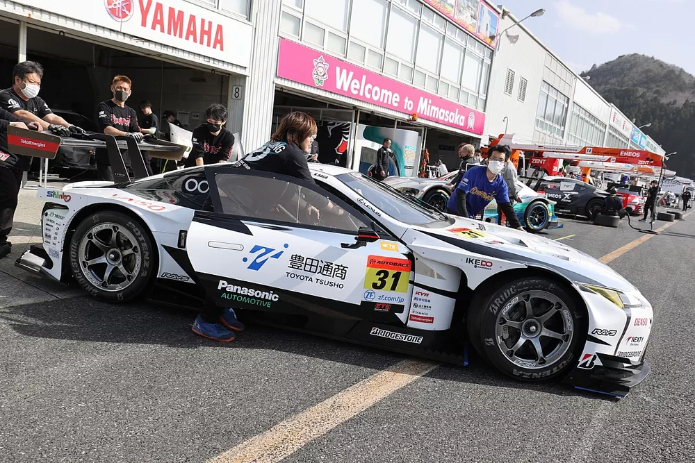 #31 apr LC500h GT