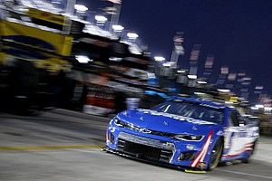 Larson toma la pole para las 500 de Daytona, Suárez fue noveno